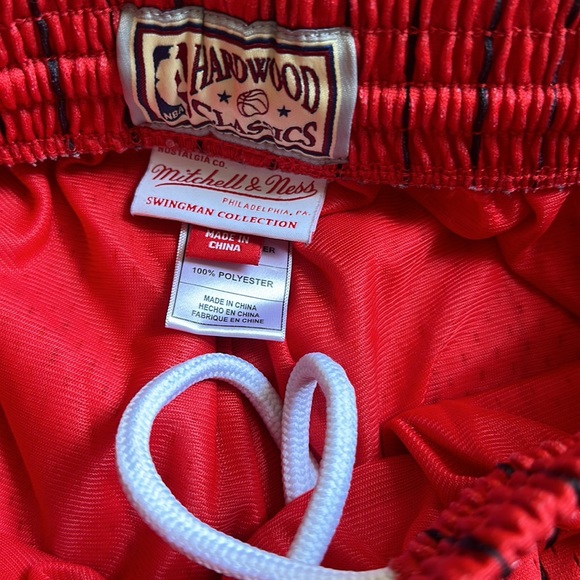 Mitchell & Ness Hardwood Classics Swingman Chicago Bulls Basketball Shorts - Picture 5 of 7